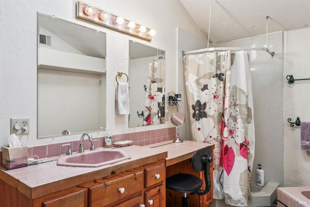 27 Beechwood Ct, Napa, CA 94558