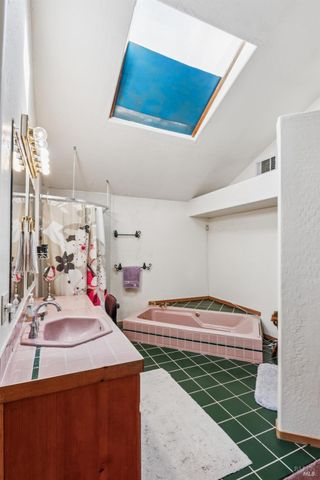 27 Beechwood Ct, Napa, CA 94558