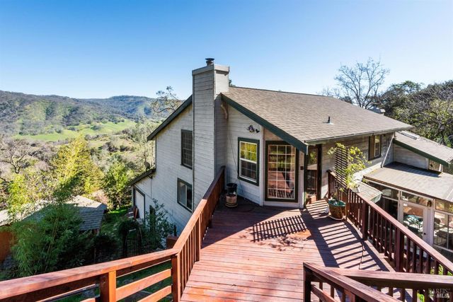 27 Beechwood Ct, Napa, CA 94558