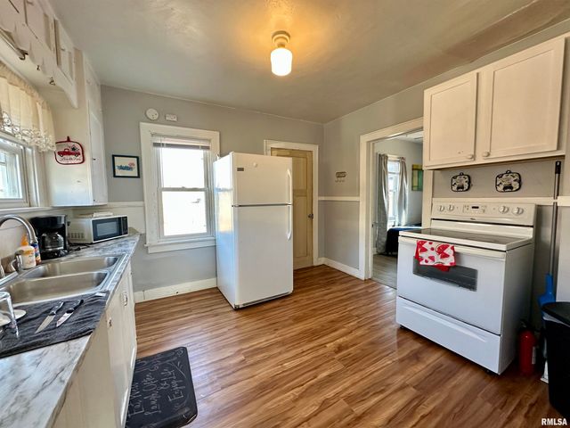 1418 S 11TH Street, Pekin, IL 61554