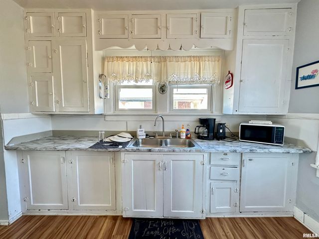 1418 S 11TH Street, Pekin, IL 61554