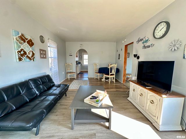 1418 S 11TH Street, Pekin, IL 61554