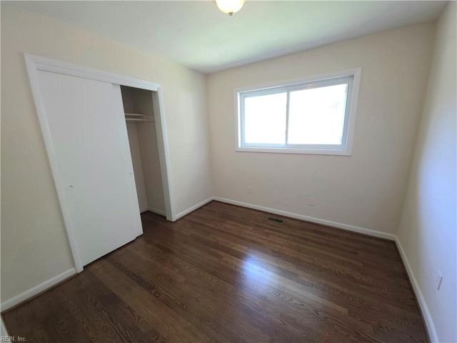 87 Kendall DR, Newport News, VA 23601
