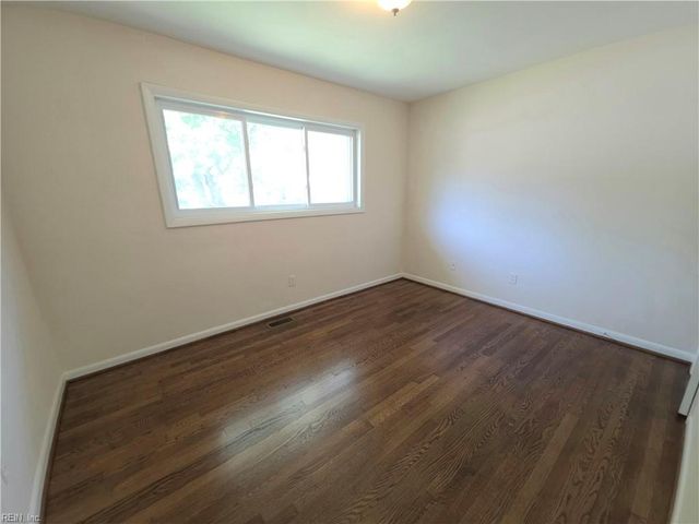 87 Kendall DR, Newport News, VA 23601