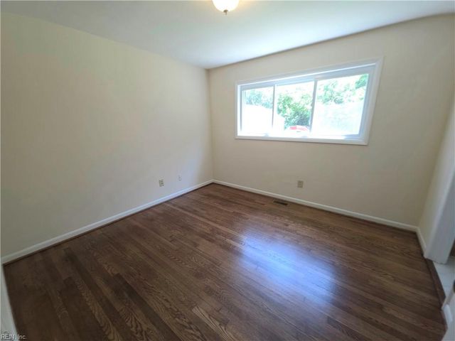 87 Kendall DR, Newport News, VA 23601