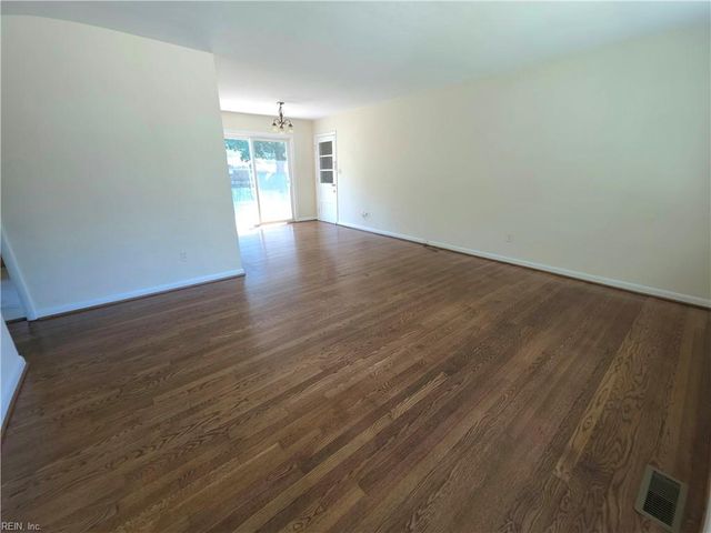 87 Kendall DR, Newport News, VA 23601
