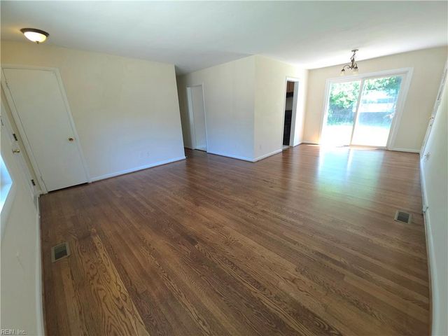 87 Kendall DR, Newport News, VA 23601