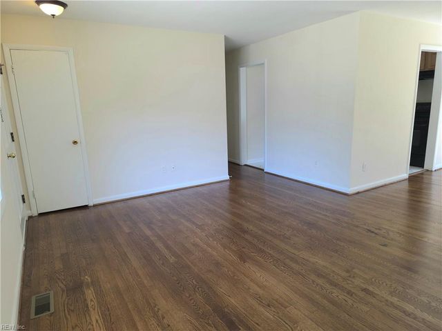 87 Kendall DR, Newport News, VA 23601