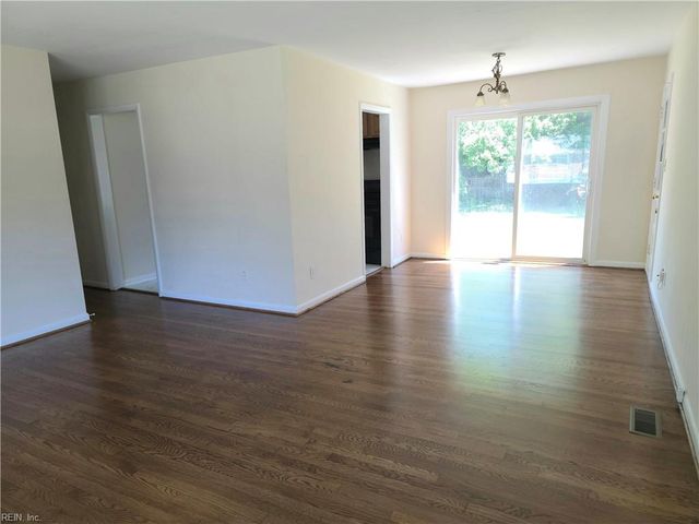 87 Kendall DR, Newport News, VA 23601