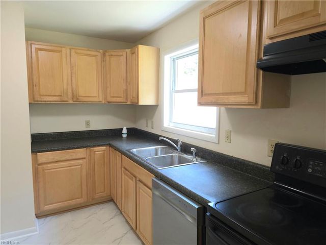 87 Kendall DR, Newport News, VA 23601