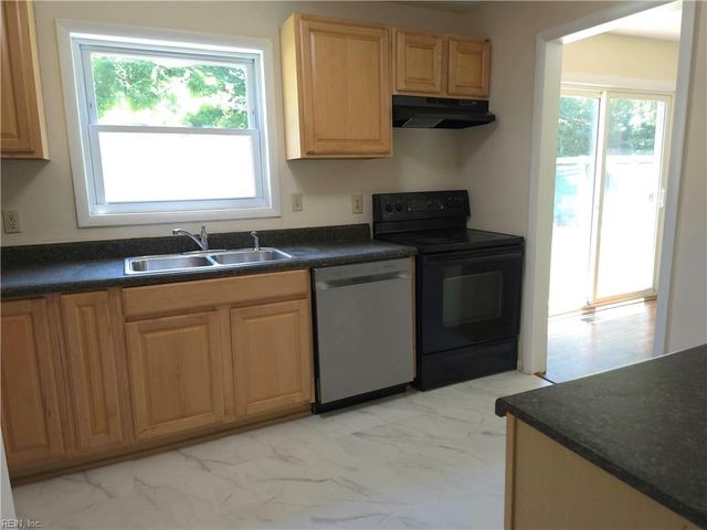87 Kendall DR, Newport News, VA 23601