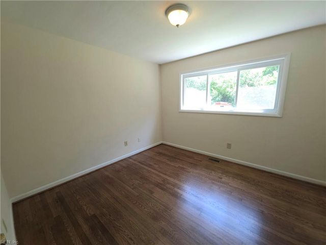 87 Kendall DR, Newport News, VA 23601