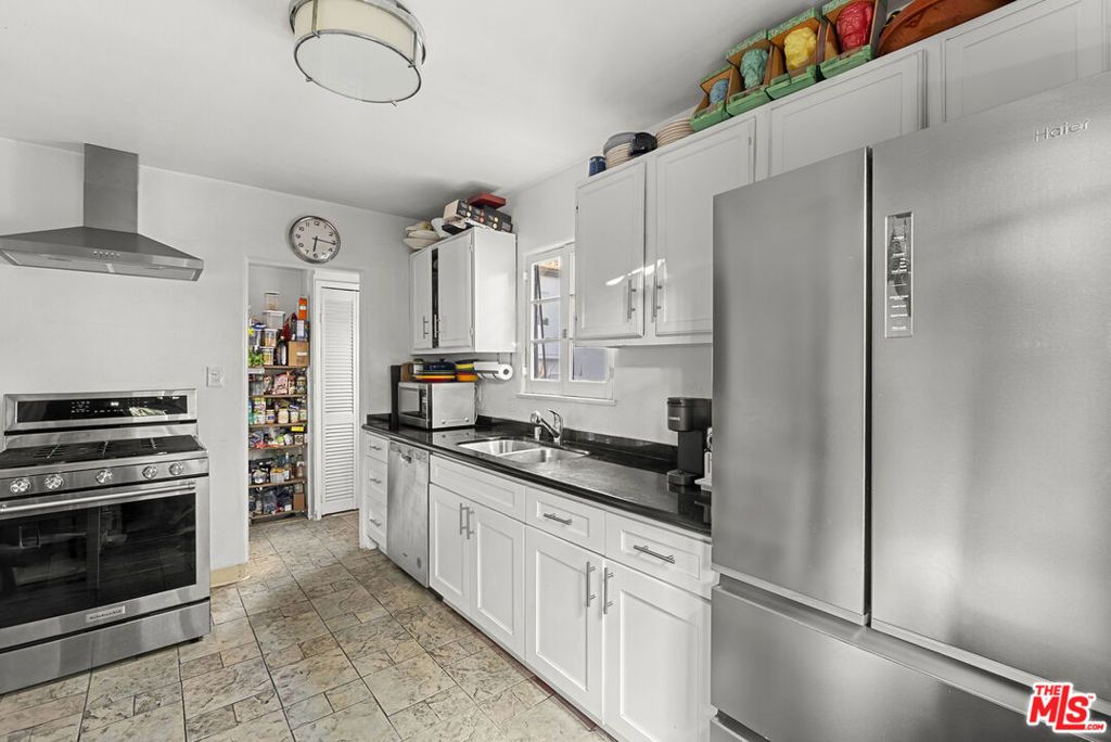 Image 10 of property listing at 836 Hilldale Avenue, West Hollywood, CA 90069