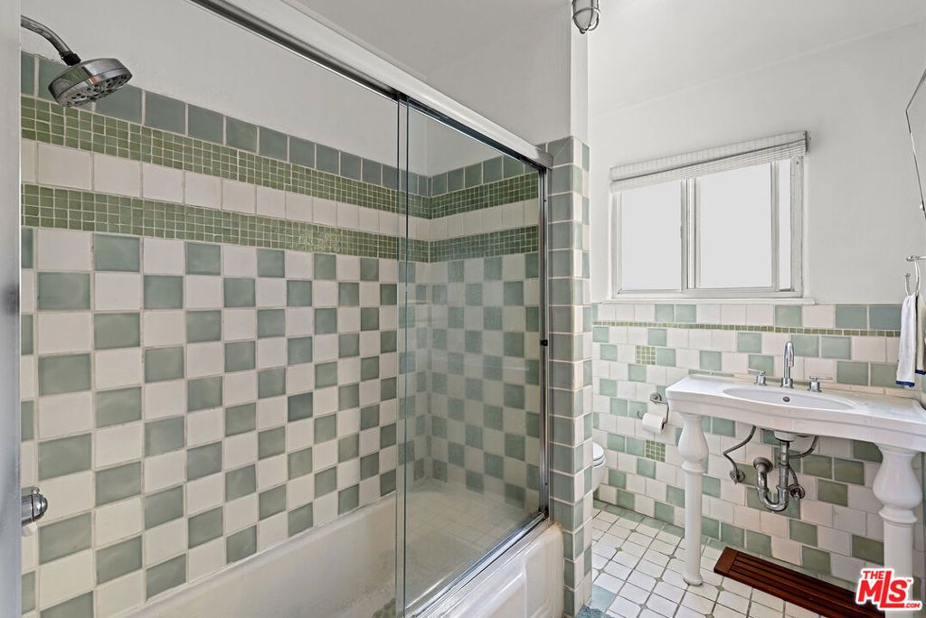 Image 12 of property listing at 836 Hilldale Avenue, West Hollywood, CA 90069
