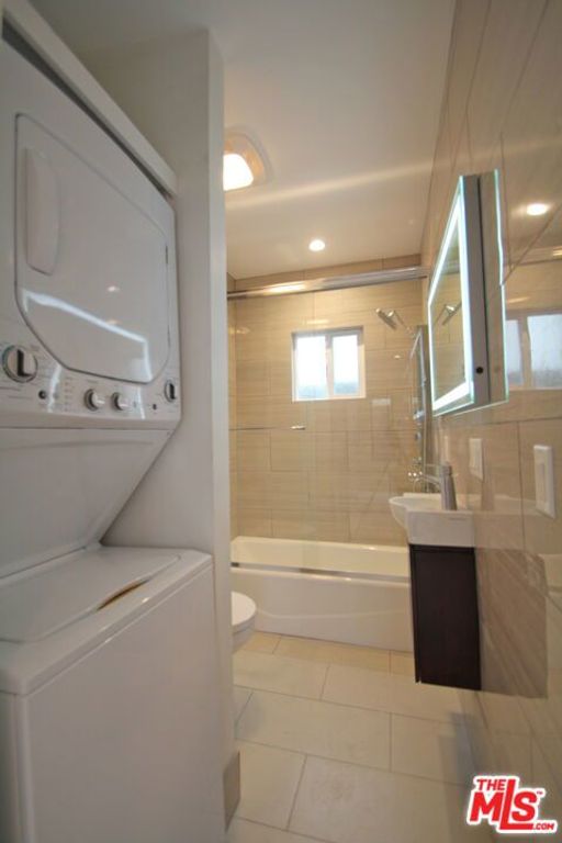 Image 33 of property listing at 836 Hilldale Avenue, West Hollywood, CA 90069