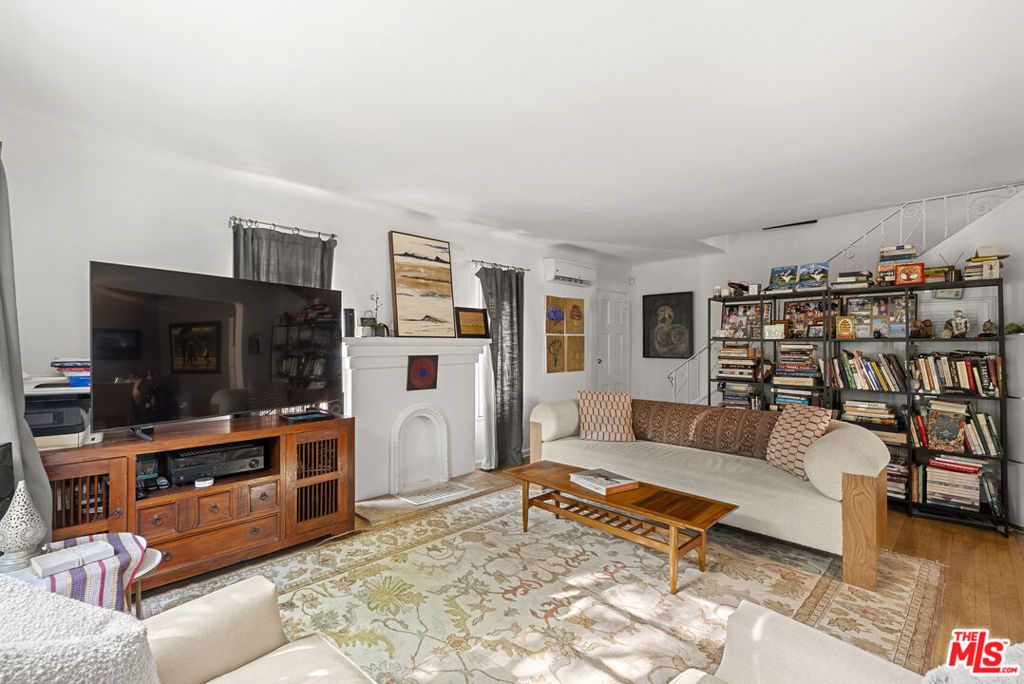Image 6 of property listing at 836 Hilldale Avenue, West Hollywood, CA 90069