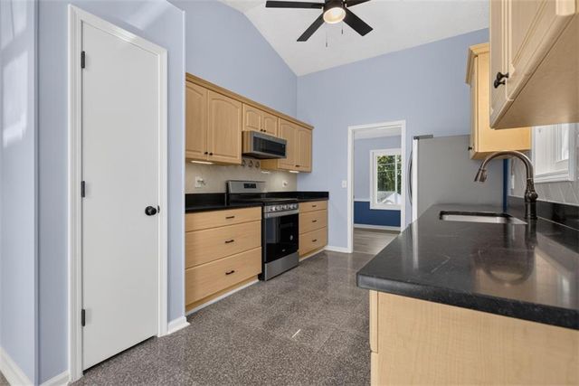 908 River Rock Drive, Woodstock, GA 30188