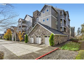 11529 Se BATELEUR Way C8, Happy Valley, OR 97086