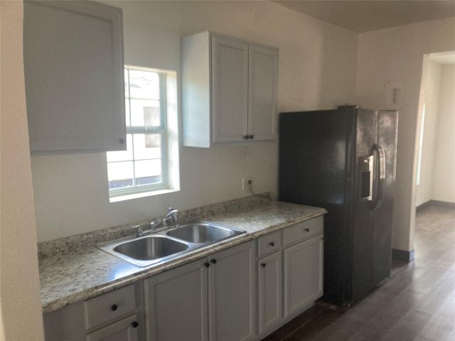 202 W Sayers Ave, San Antonio, TX 78214