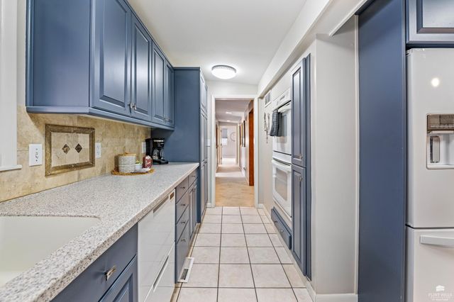 1001 Sycamore Lane, Manhattan, KS 66502