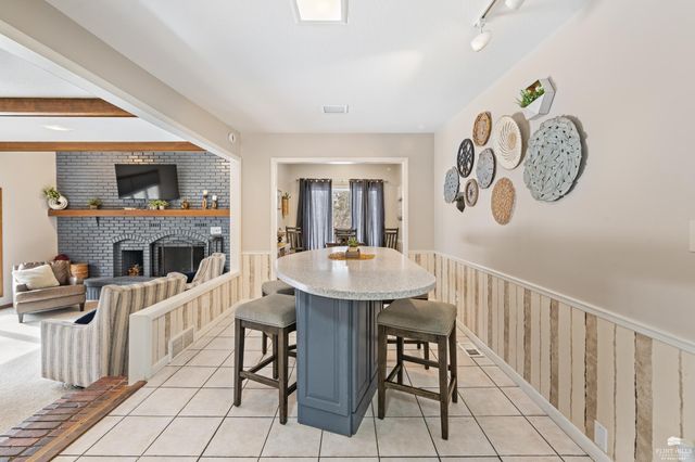 1001 Sycamore Lane, Manhattan, KS 66502