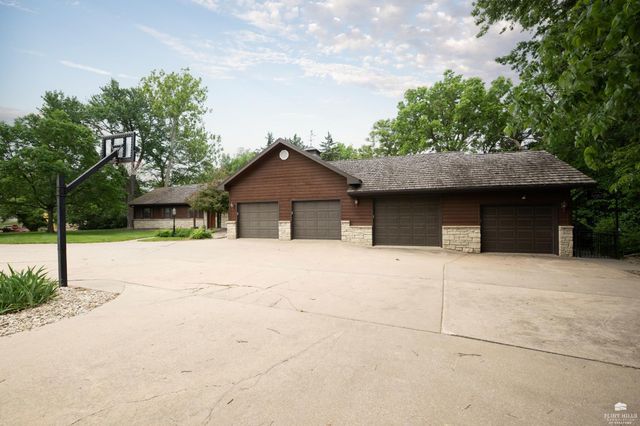 1001 Sycamore Lane, Manhattan, KS 66502