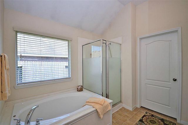 2608 Courtyard Lane, Pearland, TX 77584