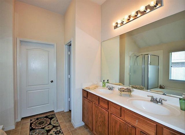 2608 Courtyard Lane, Pearland, TX 77584