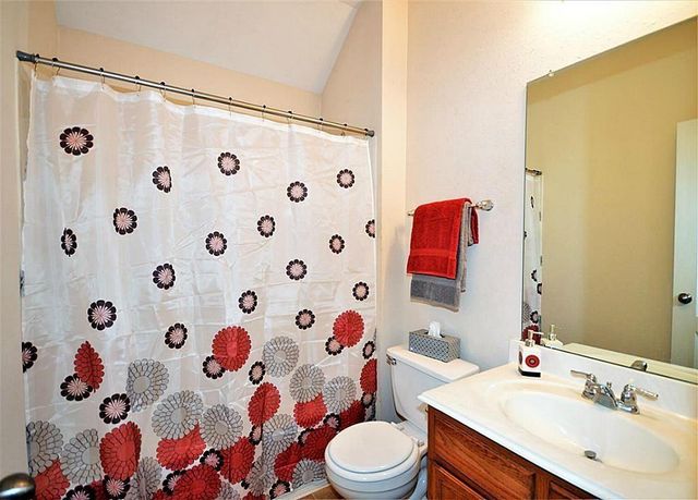 2608 Courtyard Lane, Pearland, TX 77584