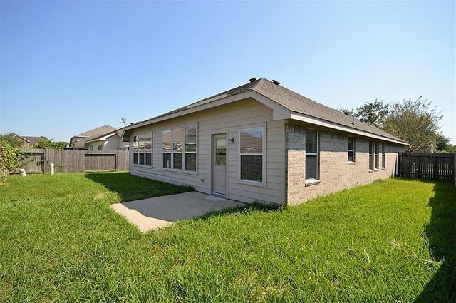 2608 Courtyard Lane, Pearland, TX 77584