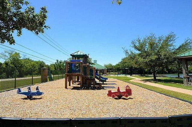 2608 Courtyard Lane, Pearland, TX 77584