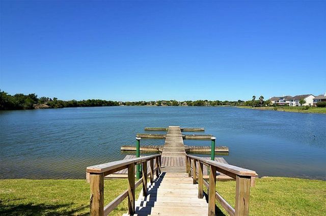 2608 Courtyard Lane, Pearland, TX 77584