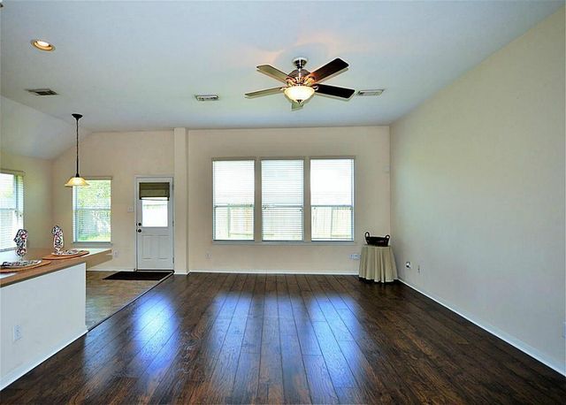 2608 Courtyard Lane, Pearland, TX 77584