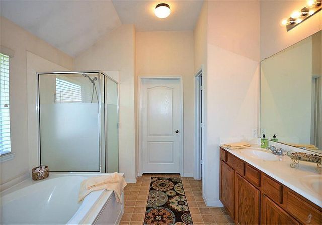 2608 Courtyard Lane, Pearland, TX 77584