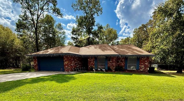 362 Bending Oaks Lane, Livingston, TX 77351