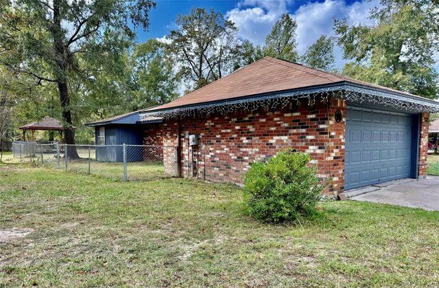 362 Bending Oaks Lane, Livingston, TX 77351