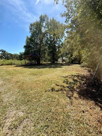 362 Bending Oaks Lane, Livingston, TX 77351