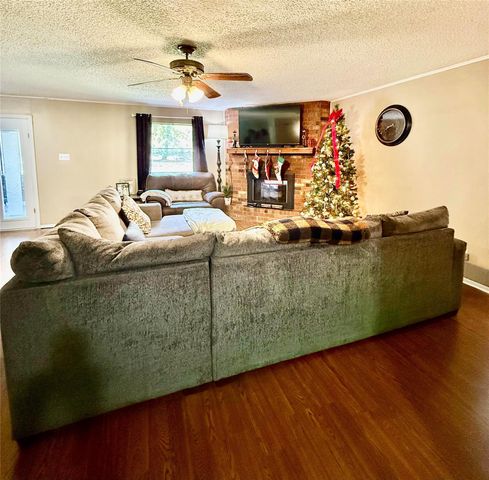 362 Bending Oaks Lane, Livingston, TX 77351