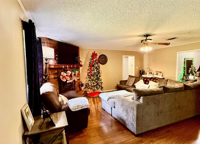 362 Bending Oaks Lane, Livingston, TX 77351