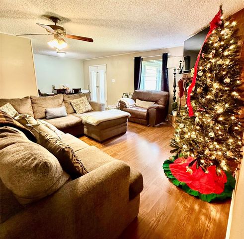 362 Bending Oaks Lane, Livingston, TX 77351