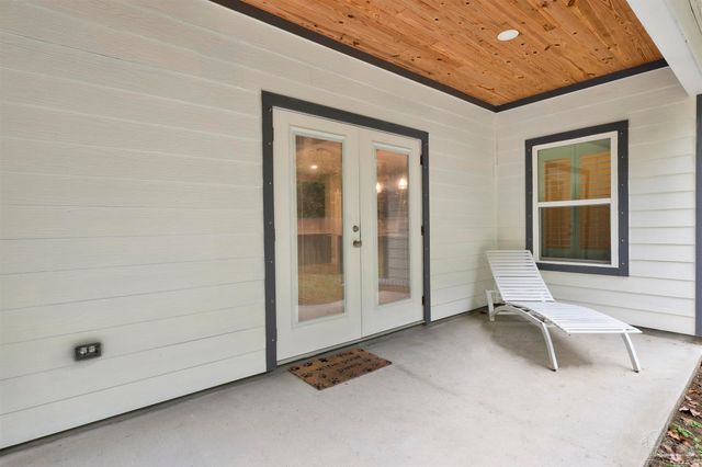 5904 N Bay Point Dr, Pensacola, FL 32507