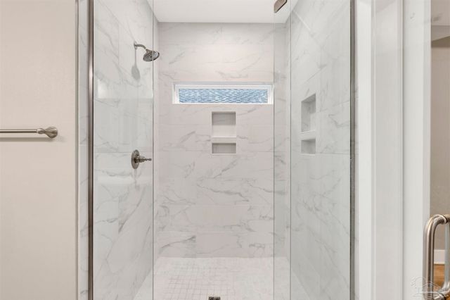 5904 N Bay Point Dr, Pensacola, FL 32507