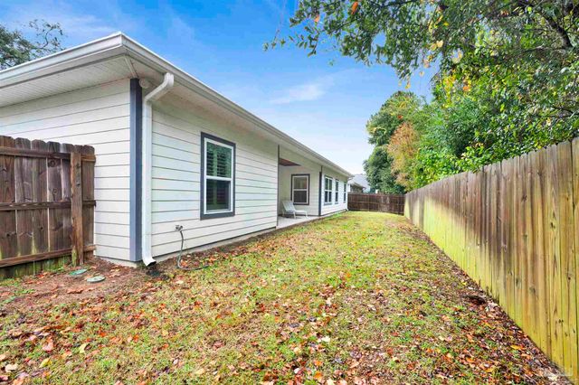 5904 N Bay Point Dr, Pensacola, FL 32507