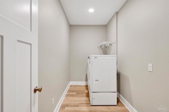 5904 N Bay Point Dr, Pensacola, FL 32507