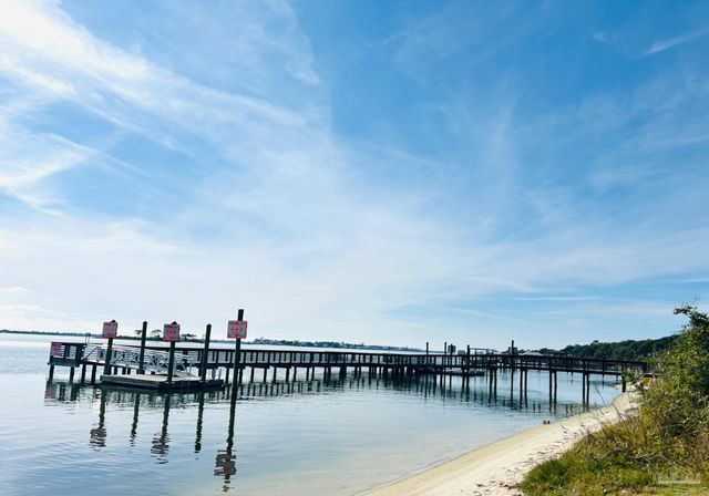5904 N Bay Point Dr, Pensacola, FL 32507