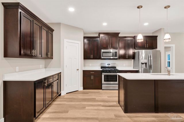 5904 N Bay Point Dr, Pensacola, FL 32507