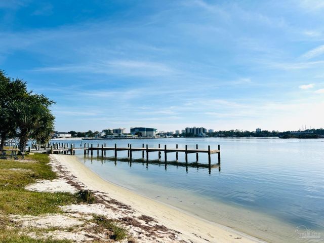 5904 N Bay Point Dr, Pensacola, FL 32507