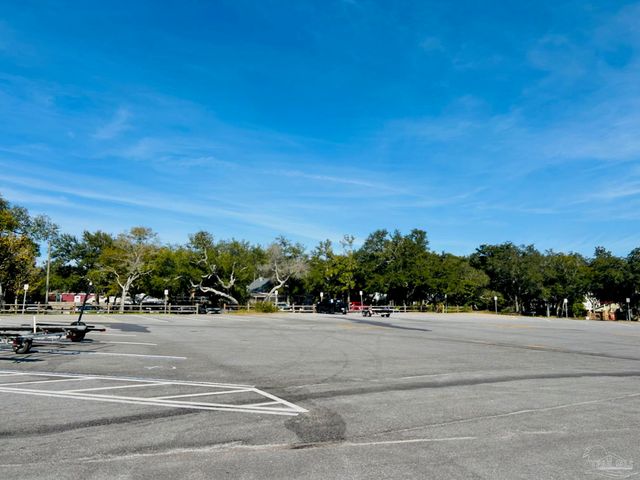 5904 N Bay Point Dr, Pensacola, FL 32507