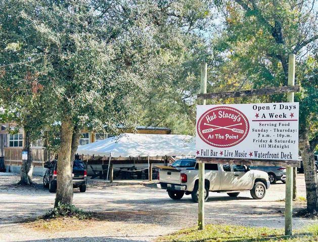 5904 N Bay Point Dr, Pensacola, FL 32507