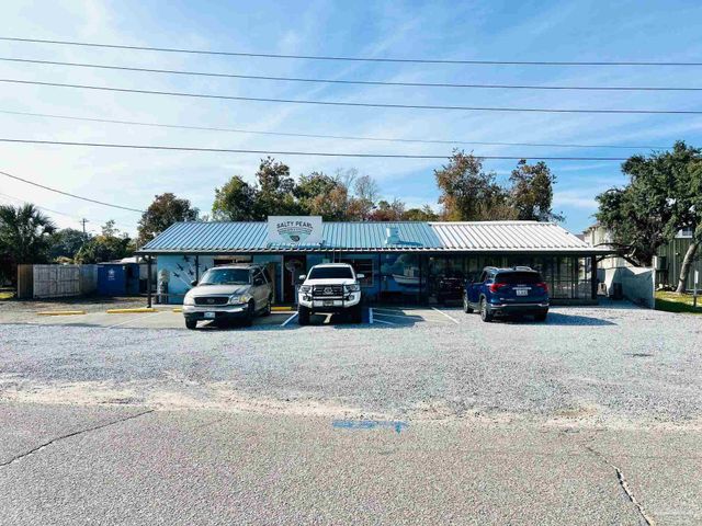 5904 N Bay Point Dr, Pensacola, FL 32507